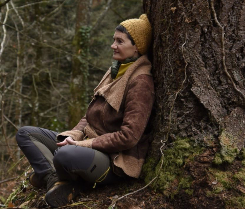 Géraldine Sirlin, coach professionnelle et praticienne en Sylvothérapie, fondatrice du « Coaching Sylvatique », présidente de l’association Espace Sylvothérapie - Formation bain de forêt